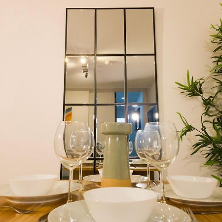 Plenty Of Parking Available; 3 Bedroom Apartment By Property Promise คาร์ดิฟฟ์ ภายนอก รูปภาพ