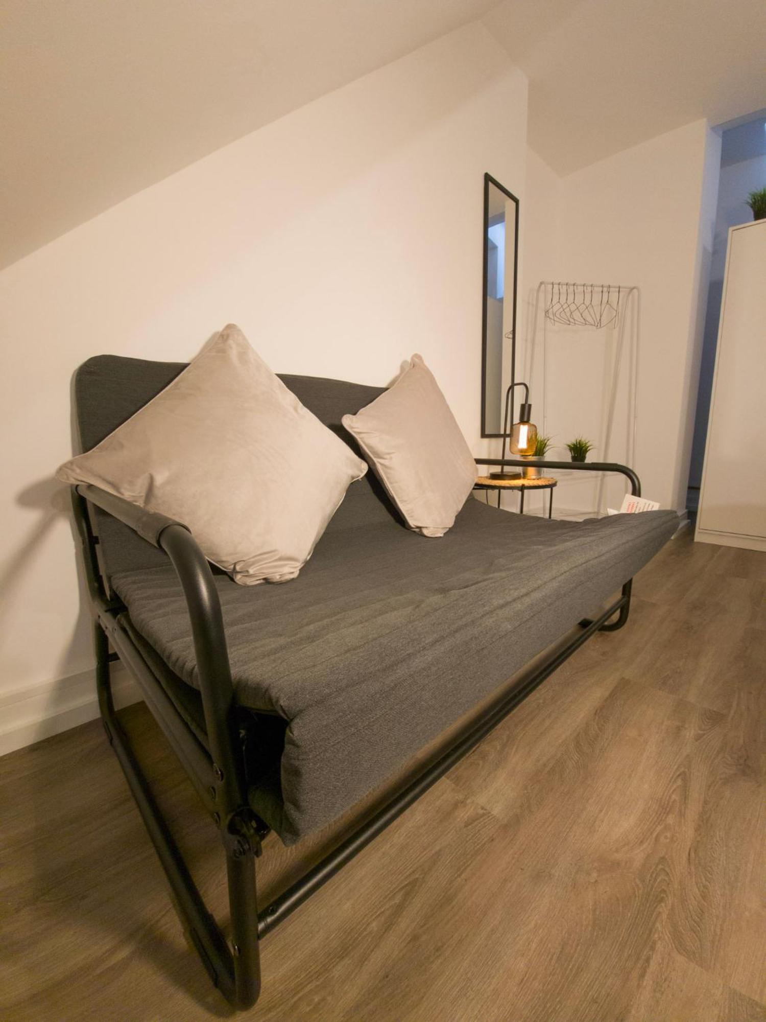Plenty Of Parking Available; 3 Bedroom Apartment By Property Promise คาร์ดิฟฟ์ ภายนอก รูปภาพ