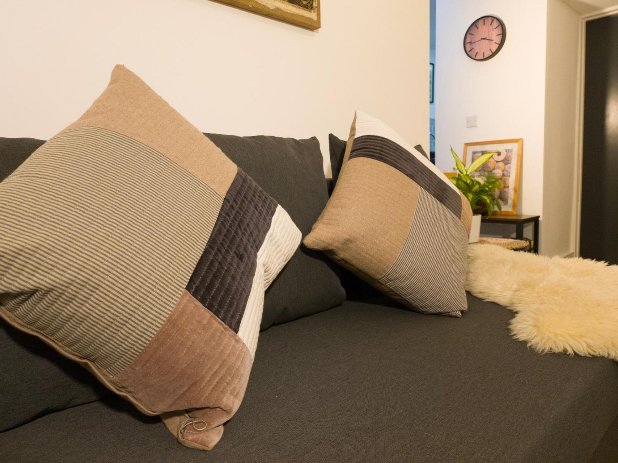 Plenty Of Parking Available; 3 Bedroom Apartment By Property Promise คาร์ดิฟฟ์ ภายนอก รูปภาพ