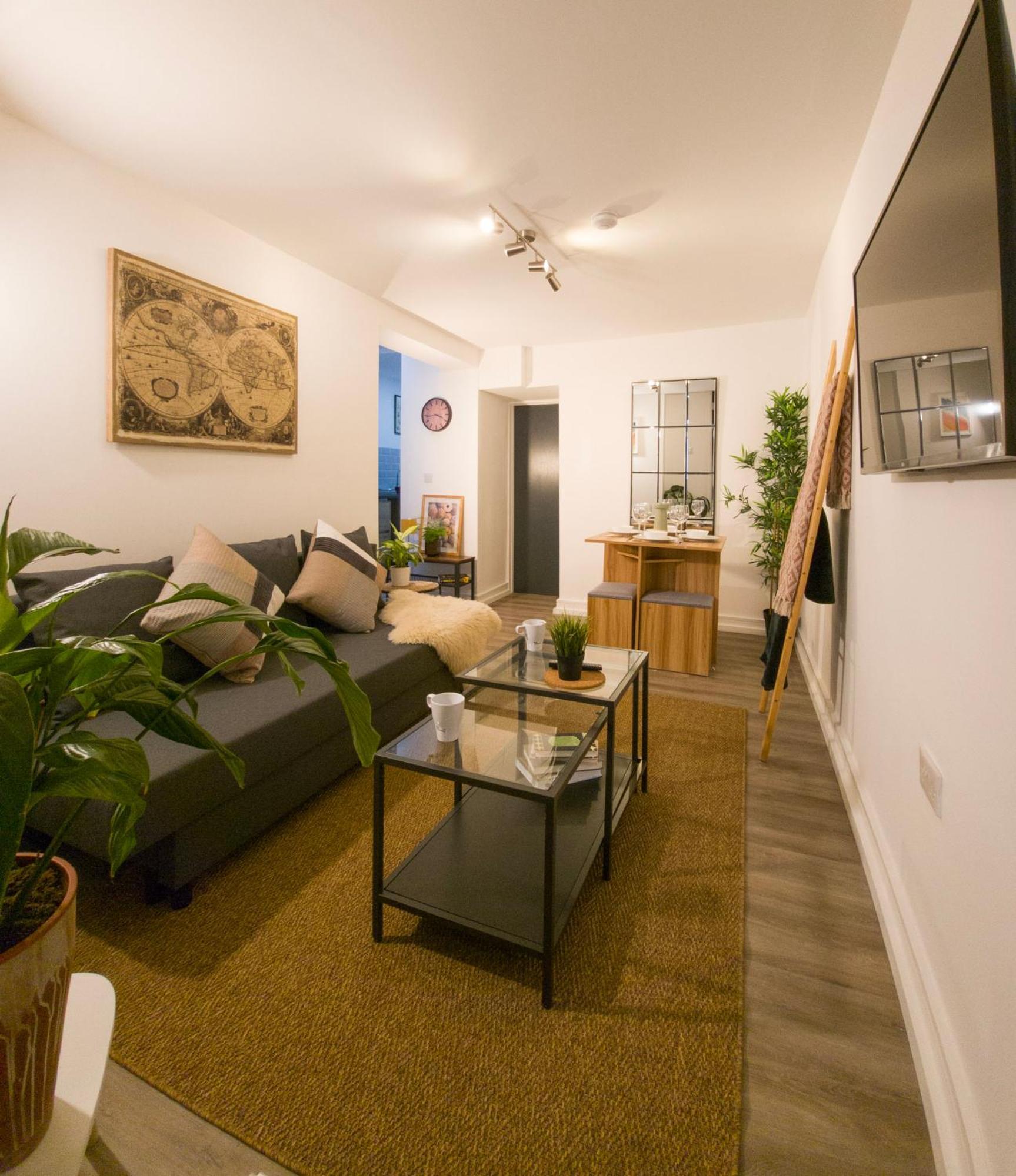 Plenty Of Parking Available; 3 Bedroom Apartment By Property Promise คาร์ดิฟฟ์ ภายนอก รูปภาพ