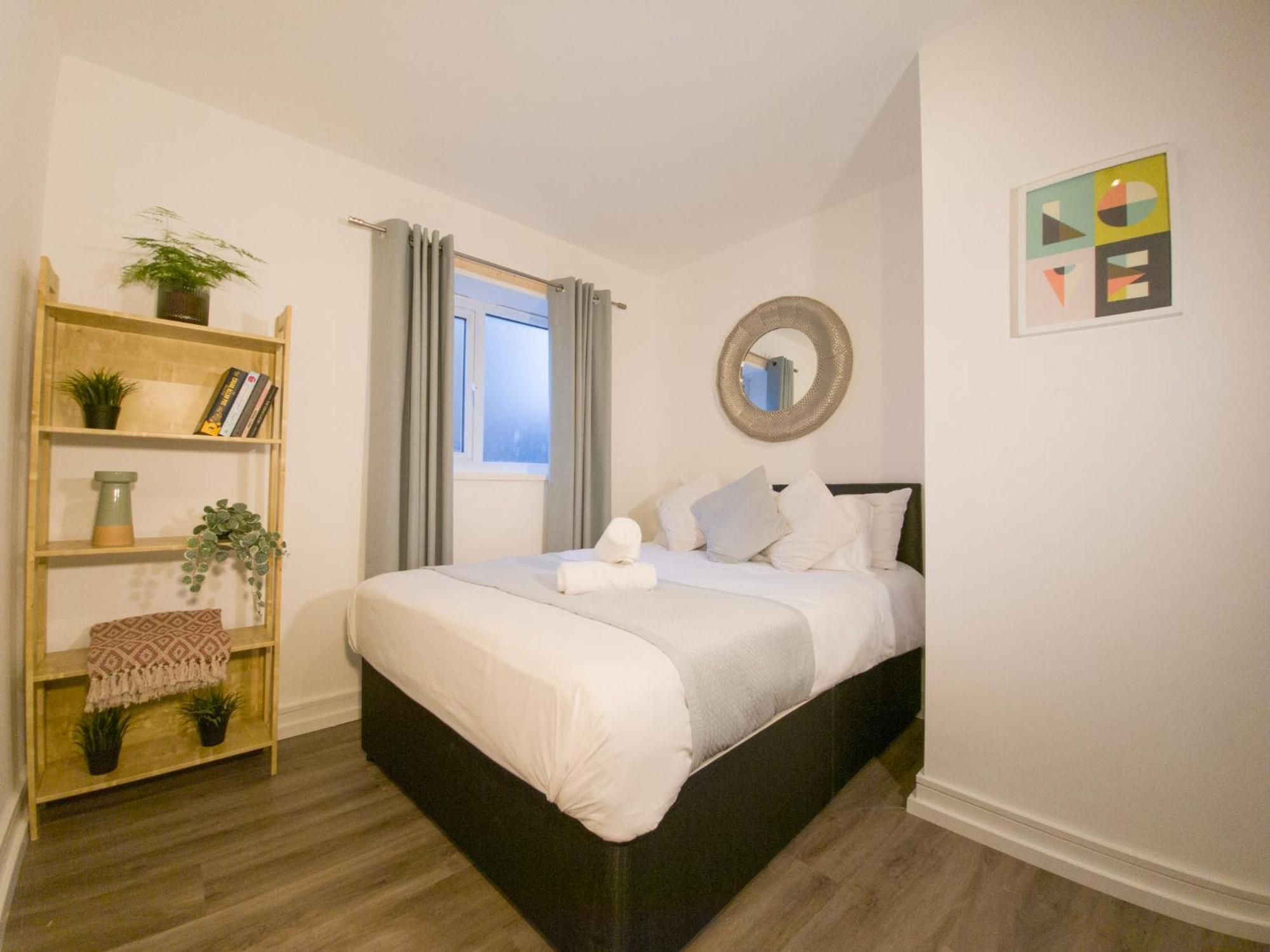 Plenty Of Parking Available; 3 Bedroom Apartment By Property Promise คาร์ดิฟฟ์ ภายนอก รูปภาพ