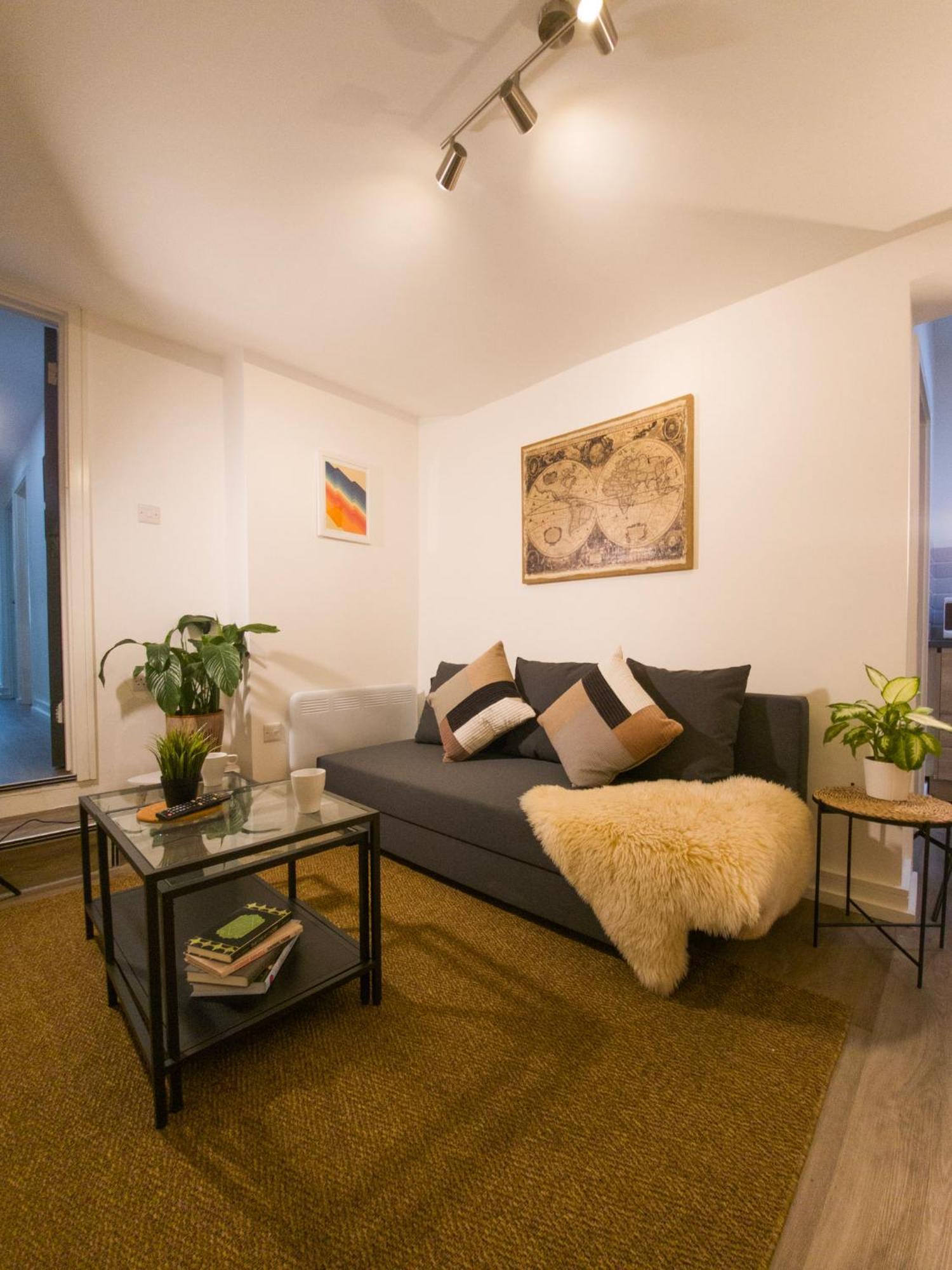 Plenty Of Parking Available; 3 Bedroom Apartment By Property Promise คาร์ดิฟฟ์ ภายนอก รูปภาพ