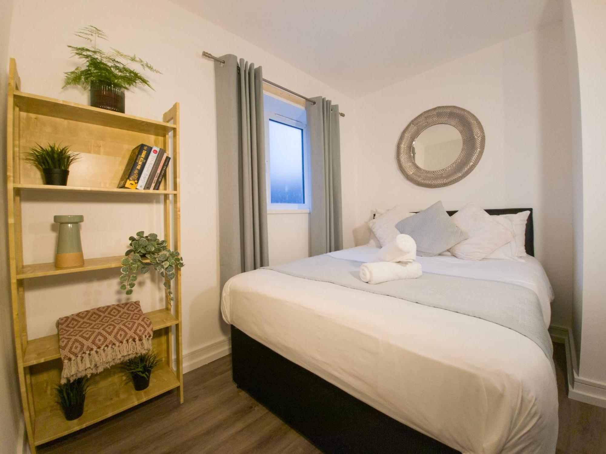 Plenty Of Parking Available; 3 Bedroom Apartment By Property Promise คาร์ดิฟฟ์ ภายนอก รูปภาพ
