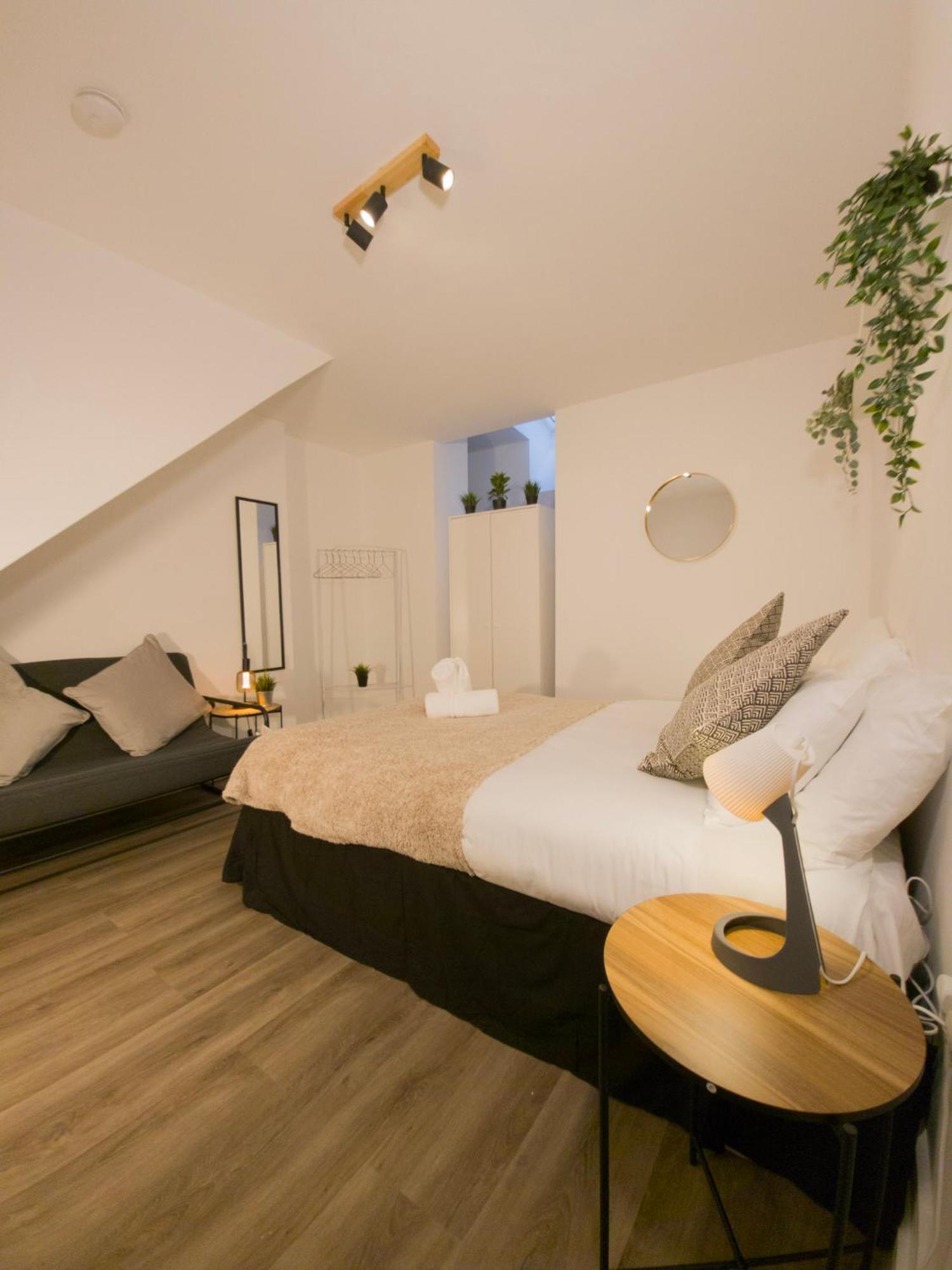 Plenty Of Parking Available; 3 Bedroom Apartment By Property Promise คาร์ดิฟฟ์ ภายนอก รูปภาพ