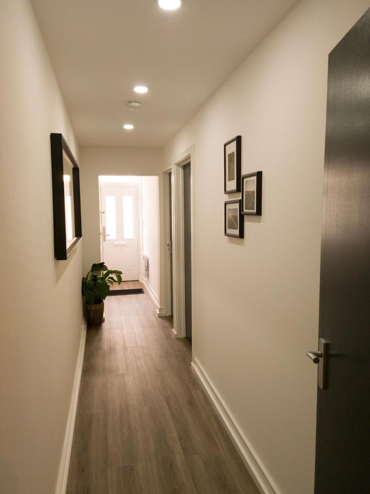 Plenty Of Parking Available; 3 Bedroom Apartment By Property Promise คาร์ดิฟฟ์ ภายนอก รูปภาพ