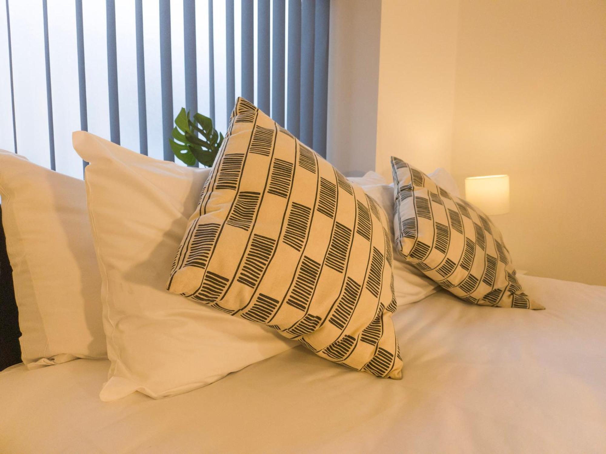 Plenty Of Parking Available; 3 Bedroom Apartment By Property Promise คาร์ดิฟฟ์ ภายนอก รูปภาพ
