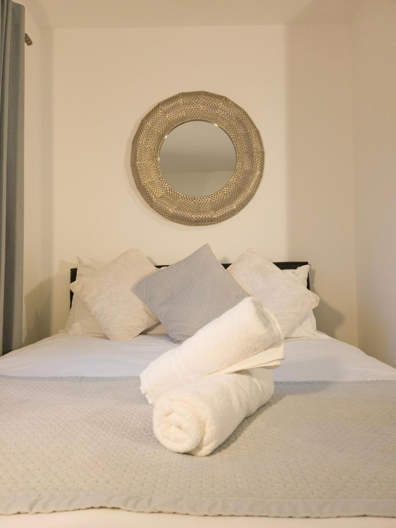 Plenty Of Parking Available; 3 Bedroom Apartment By Property Promise คาร์ดิฟฟ์ ภายนอก รูปภาพ